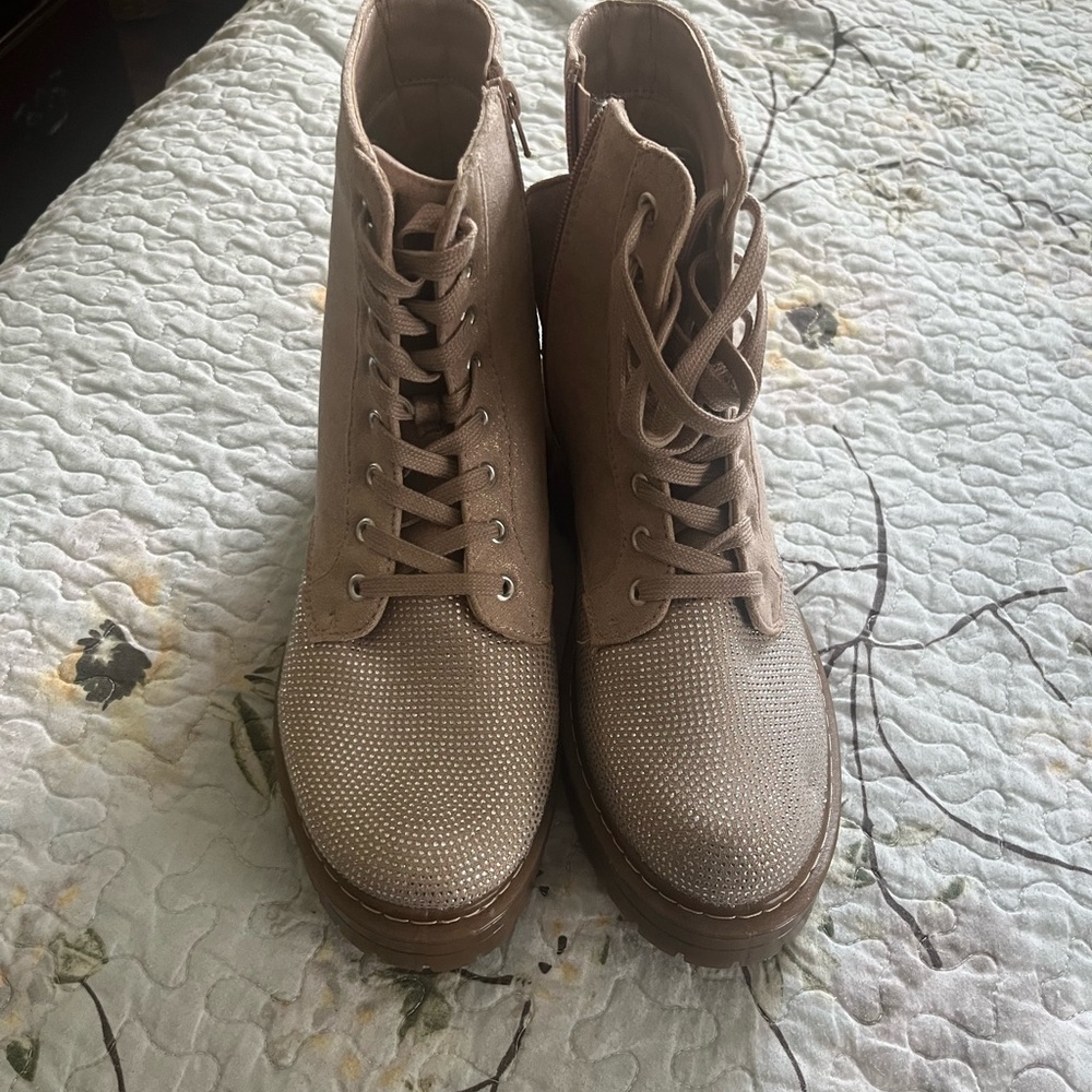 Stylish Light Pink with Gold Embellishment Women's Boots